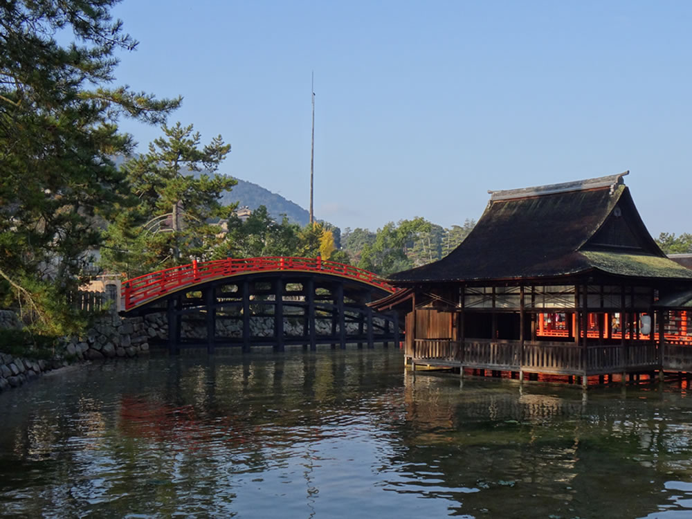 Soribashi (arched bridge) and Tenjin Shrine